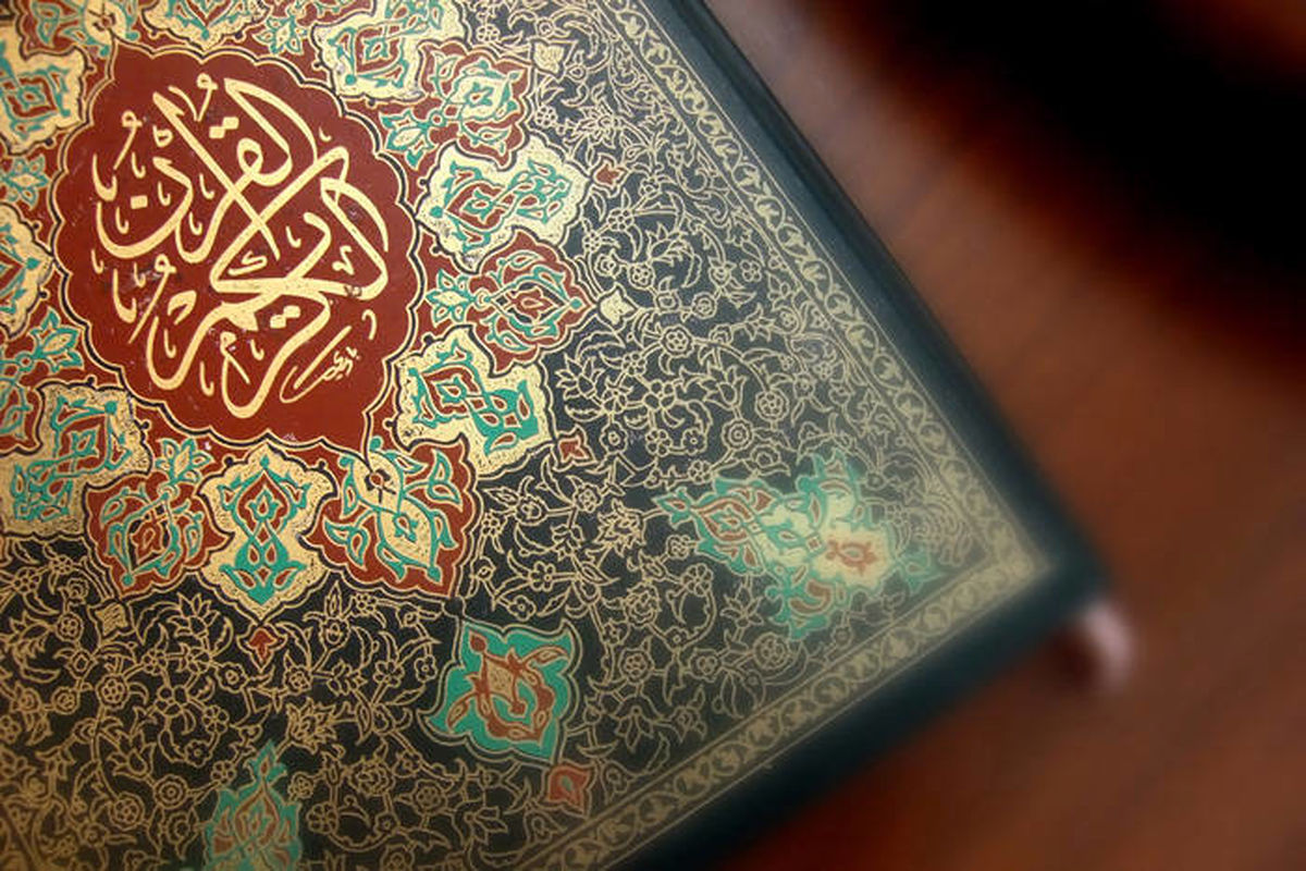 خواندن کدام سوره‌ قرآن هفتاد بلا را از انسان دور می‌کند؟