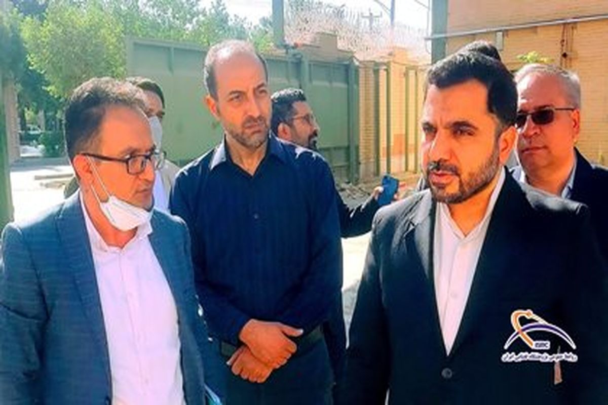 بازدید وزیر ارتباطات و فناوری اطلاعات از مجتمع اصفهان هوشمند پژوهشکده مواد و انرژی
