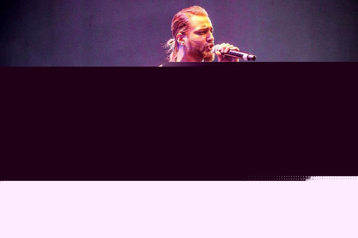 خواننده ماکان‌بند: پوشیدن آن لباس اشتباه بود + تصویر