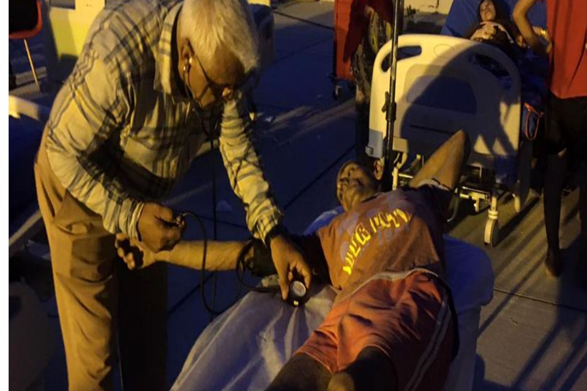 مدیر  امداد درمان هرمزگان  : اعزام کادر درمان کانون بسیج جامعه پزشکی بیمارستان خلیج فارس به مناطق زلزله زده روستای سایه خوش