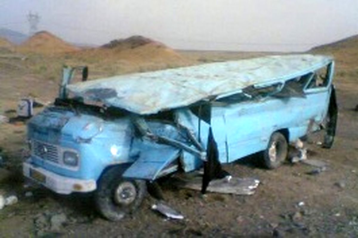 واژگونی مینی بوس در الموت شرقی ۲۰ مصدوم برجا گذاشت