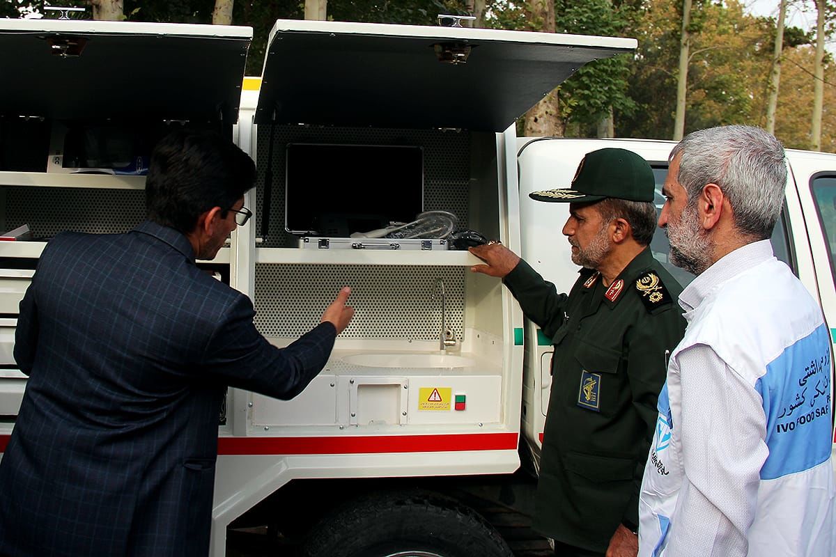 فرمانده سپاس فجر : اولین درمانگاه سیار دامپزشکی کشور در استان فارس راه اندازی شد