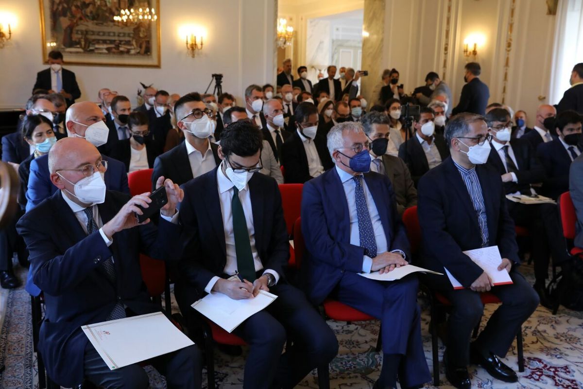 وزیر امور خارجه با سرمایه‌گذاران و صاحبان صنایع ایتالیا دیدار کرد