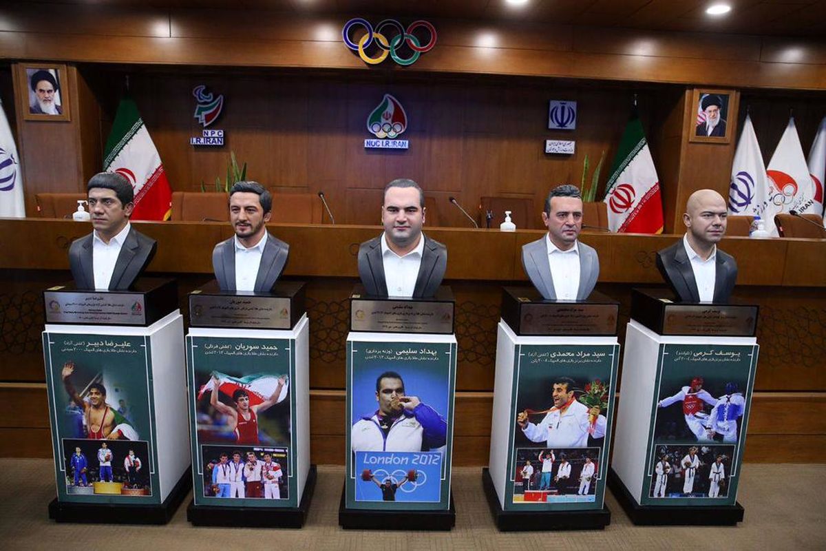 رونمایی از سردیس المپین‌های پرافتخار ورزش مازندران با حضور حسن رنگرز