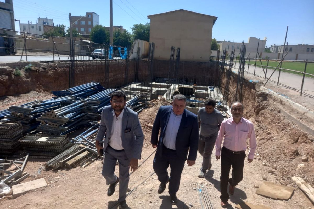 معاون توسعه منابع اداره ورزش و جوانان از طرح های ورزشی تاکستان بازدید کرد