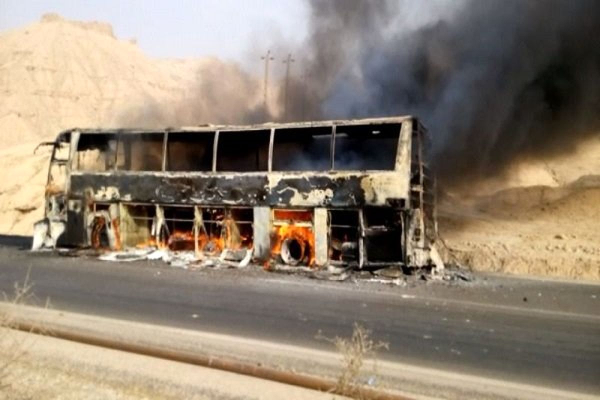 اتوبوس حامل مسافران سیروان _ تهران دچار آتش سوزی شد