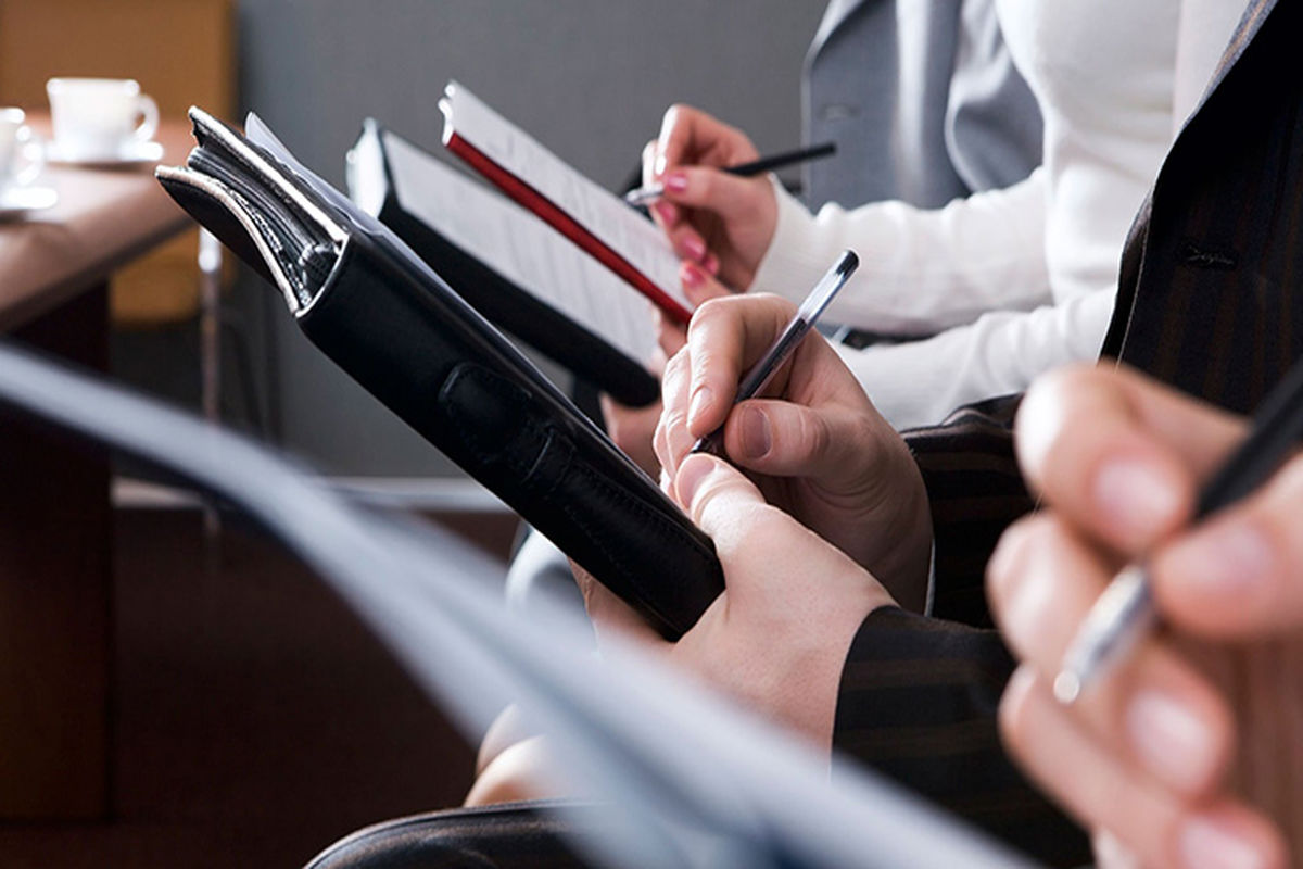 شورای نگهبان: خبرنگاران قلم را سلاح مقابله با تهاجمات دشمن قرار داده اند