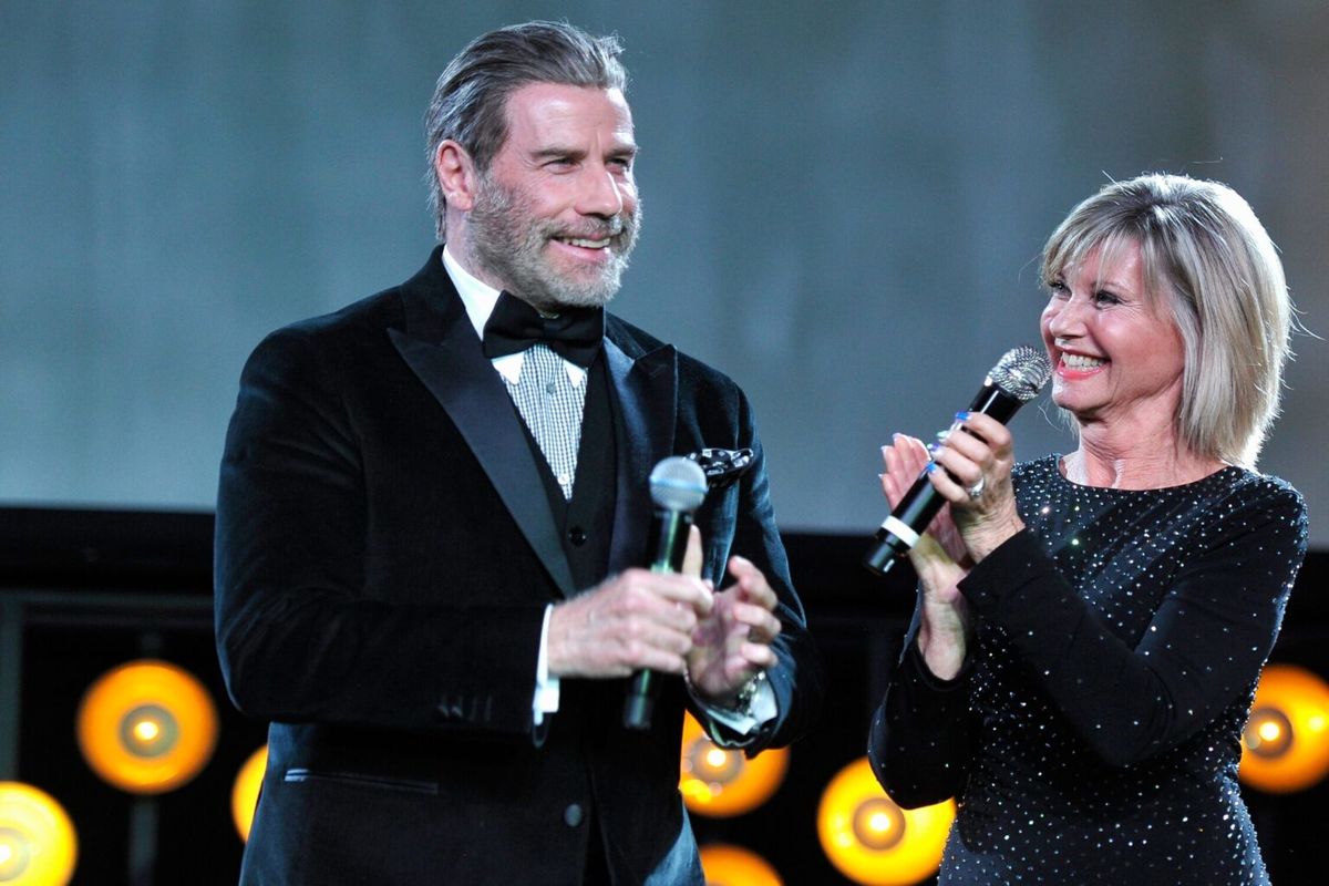 پیام احساسی جان تراولتا برای نیوتن جان/ پایین جاده می‌بینیمت