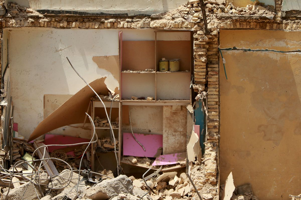 سازه غیرمجاز خیابان خرمشهر تخریب شد