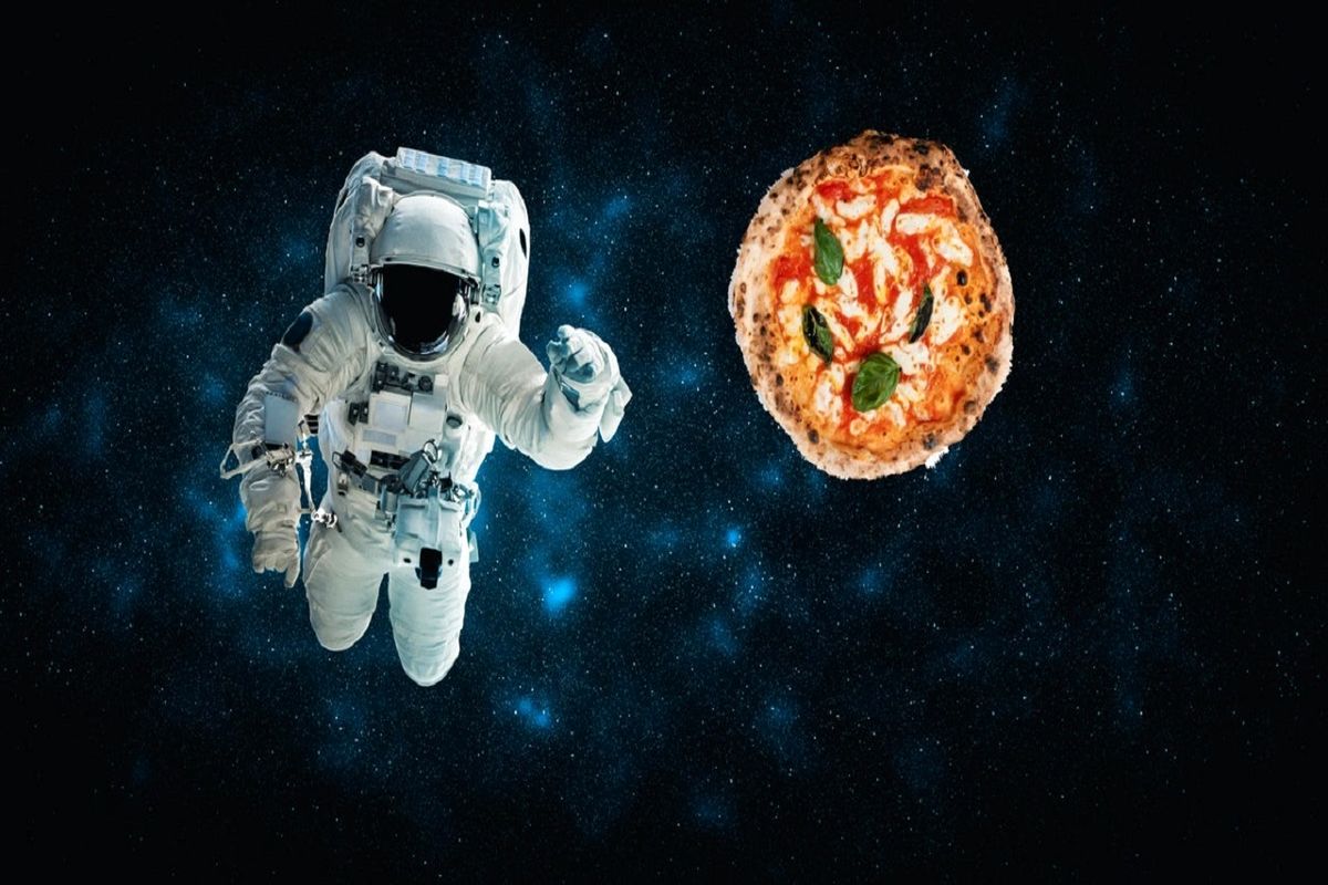 چرا خوردن پیتزا و بستنی در فضا ممنوع است؟