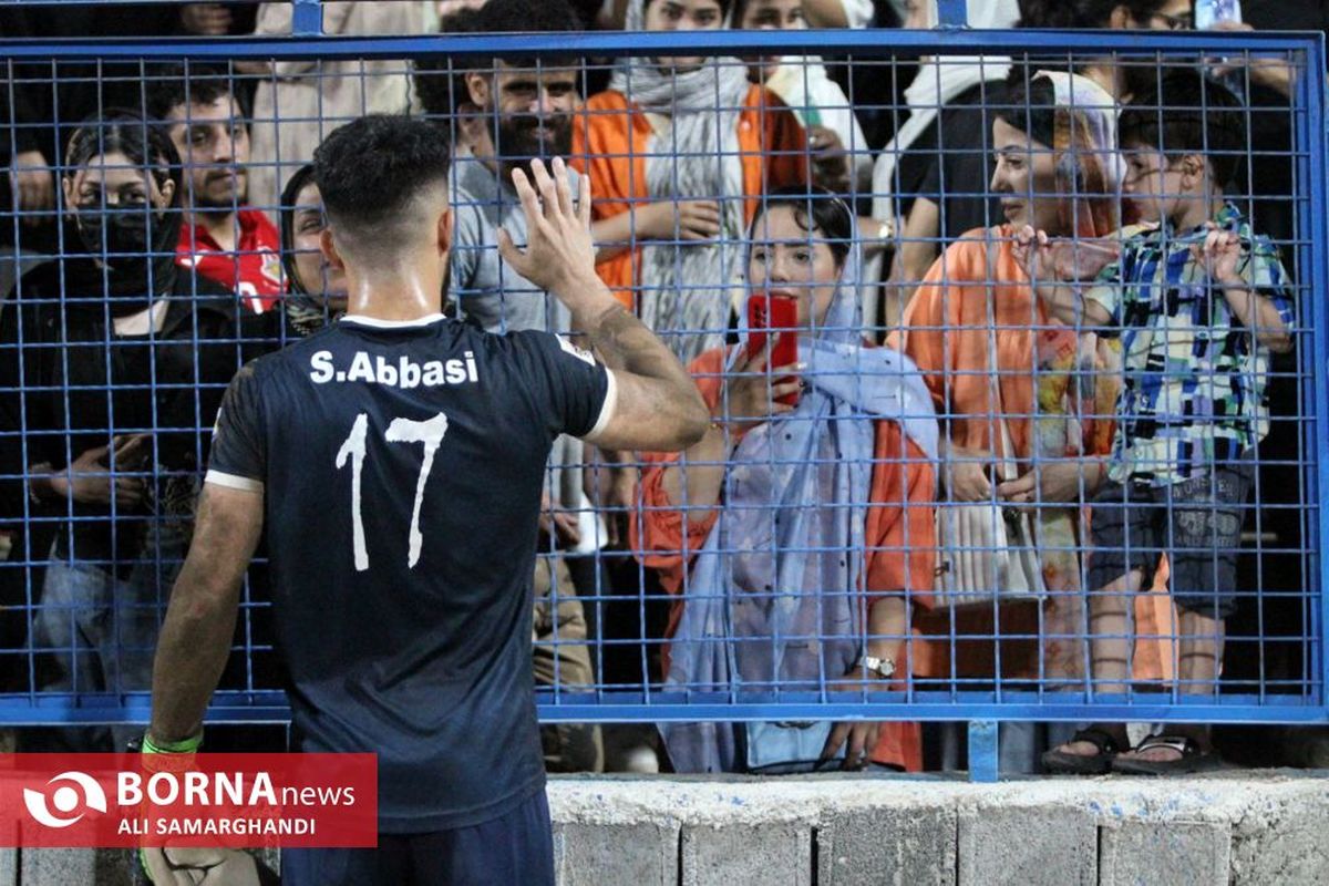 حضور بانوان در ورزشگاه در لیگ برتر فوتبال ساحلی + تصاویر