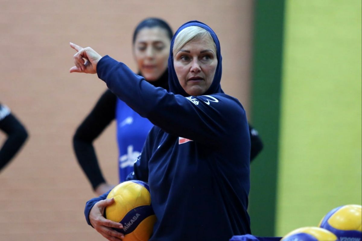 کمپدلی: والیبال ایران توانایی زیادی در حوزه زنان دارد