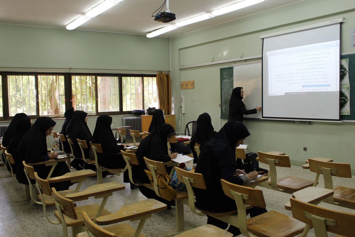 برگزاری اولین دوره توانمند سازی  معلمین و مربیان با شعار تحول در مدرسه در ارومیه