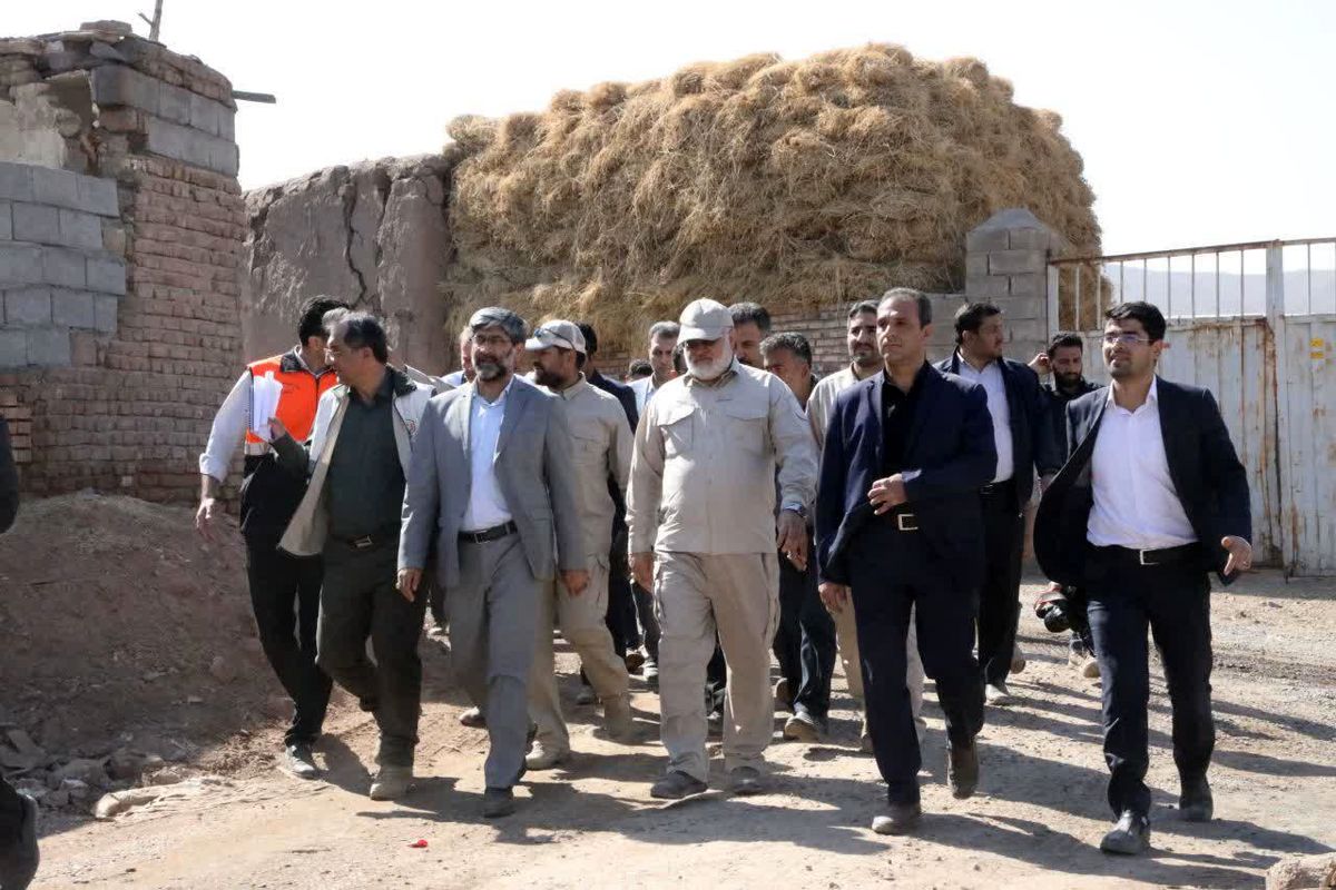 بازدید استاندار و رییس کل دادگستری آذربایجان غربی از روند آواربرداری مناطق زلزله زده خوی