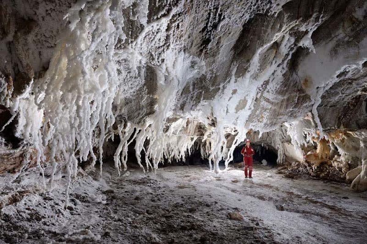 ثبت ژئوسایت غار نمکدان قشم در بین ۱۰۰ جایگاه برتر زمین شناسی جهان