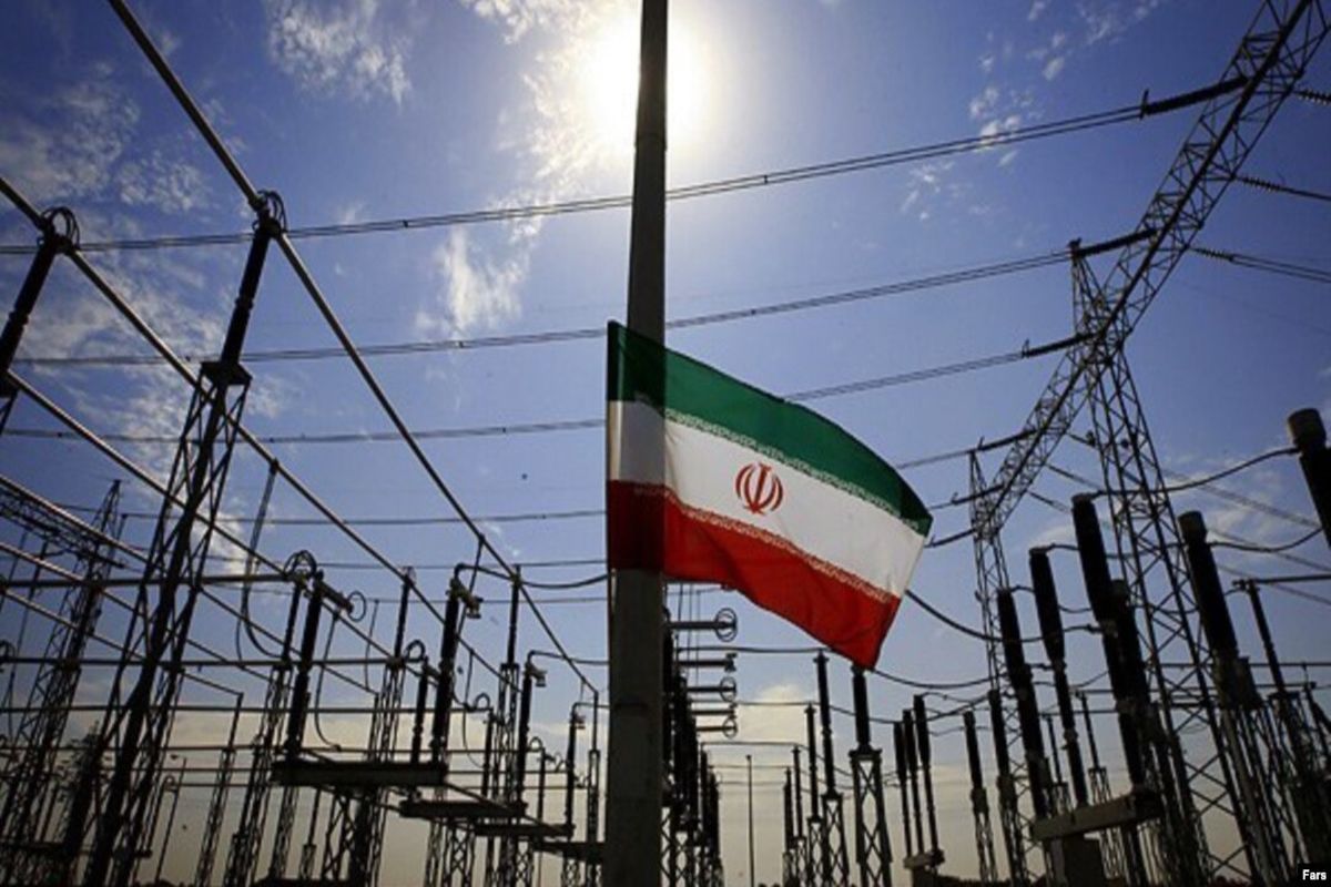 ترانزیت ۱۸۰۰ مگاوات برق به کشورهای همسایه/ عراق مقصد اصلی برق صادراتی ایران