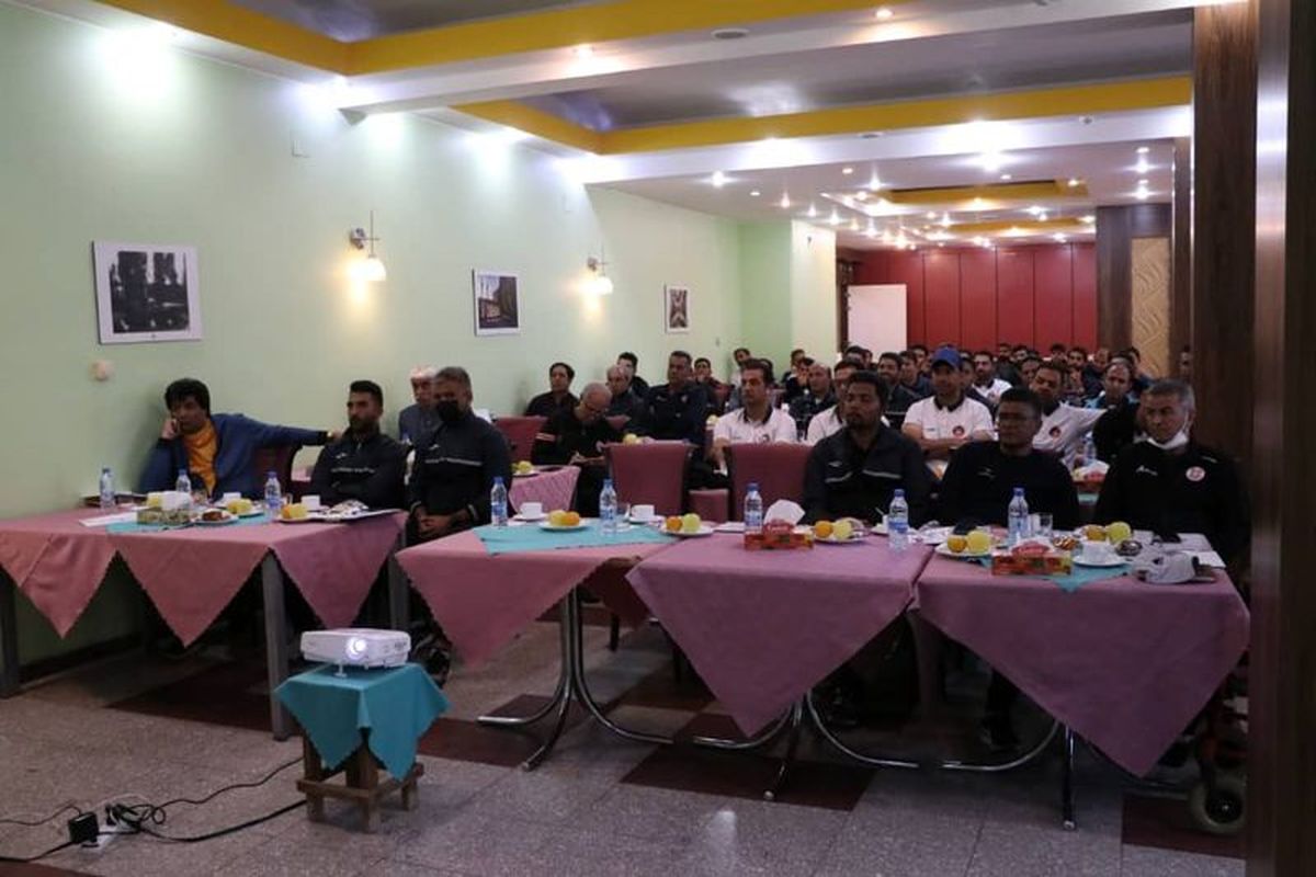 برگزاری دوره‌های آموزشی تغذیه و دانش داوری برای مربیان پایه باشگاه مس کرمان