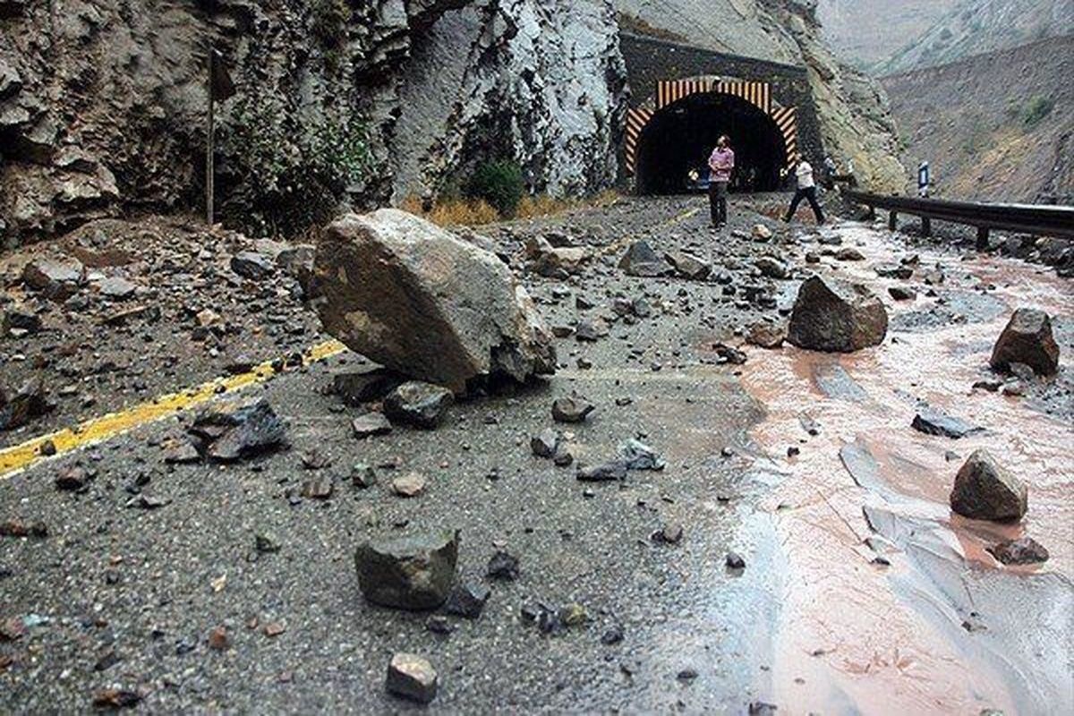 هشدار  پلیس راه مازندران نسبت به خطر ریزش سنگ در محور‌های کوهستانی شمال کشور
