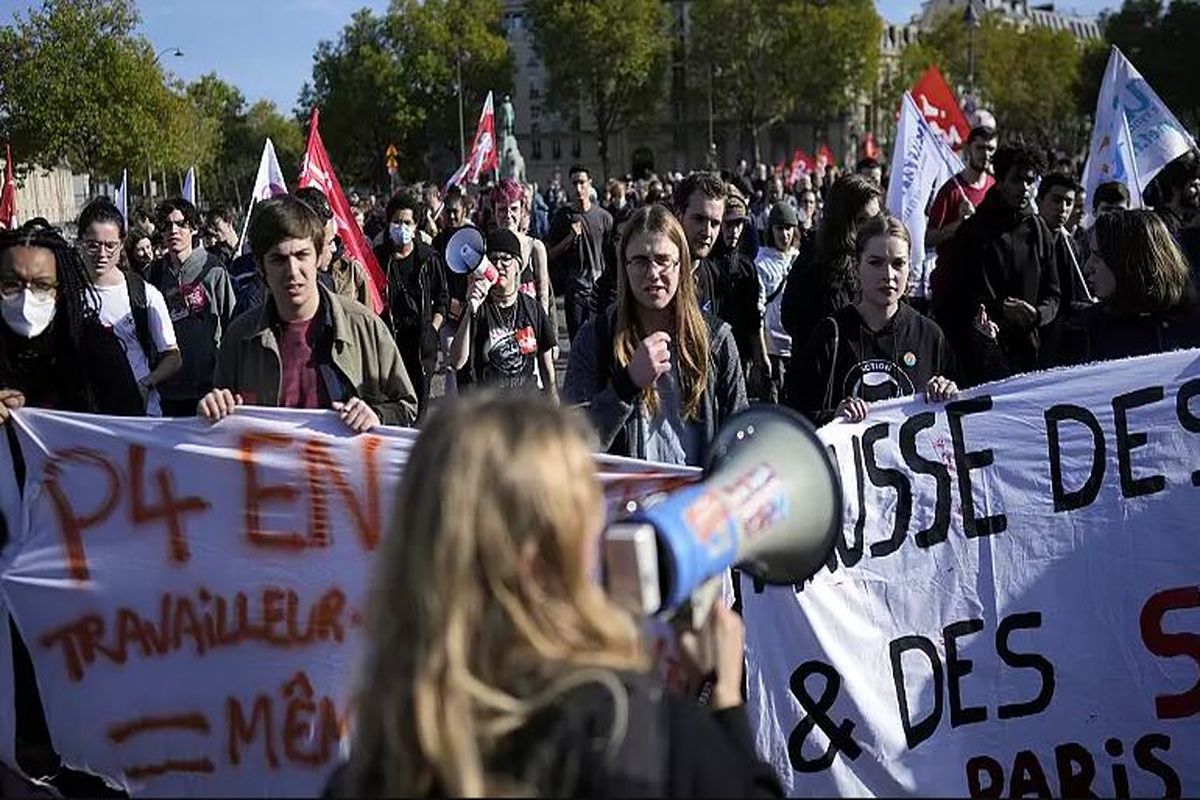 تظاهرات گسترده در فرانسه/ رییس حزب وطن‌پرستان: شرایط کنونی «قتل‌عام» است