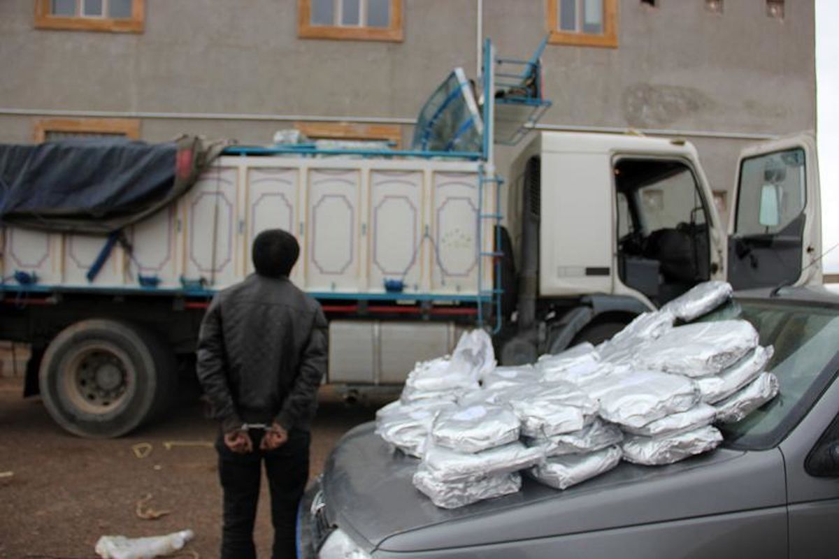 توقیف کامیونت حامل ۱۴۹ کیلویی حشیش در خوزستان