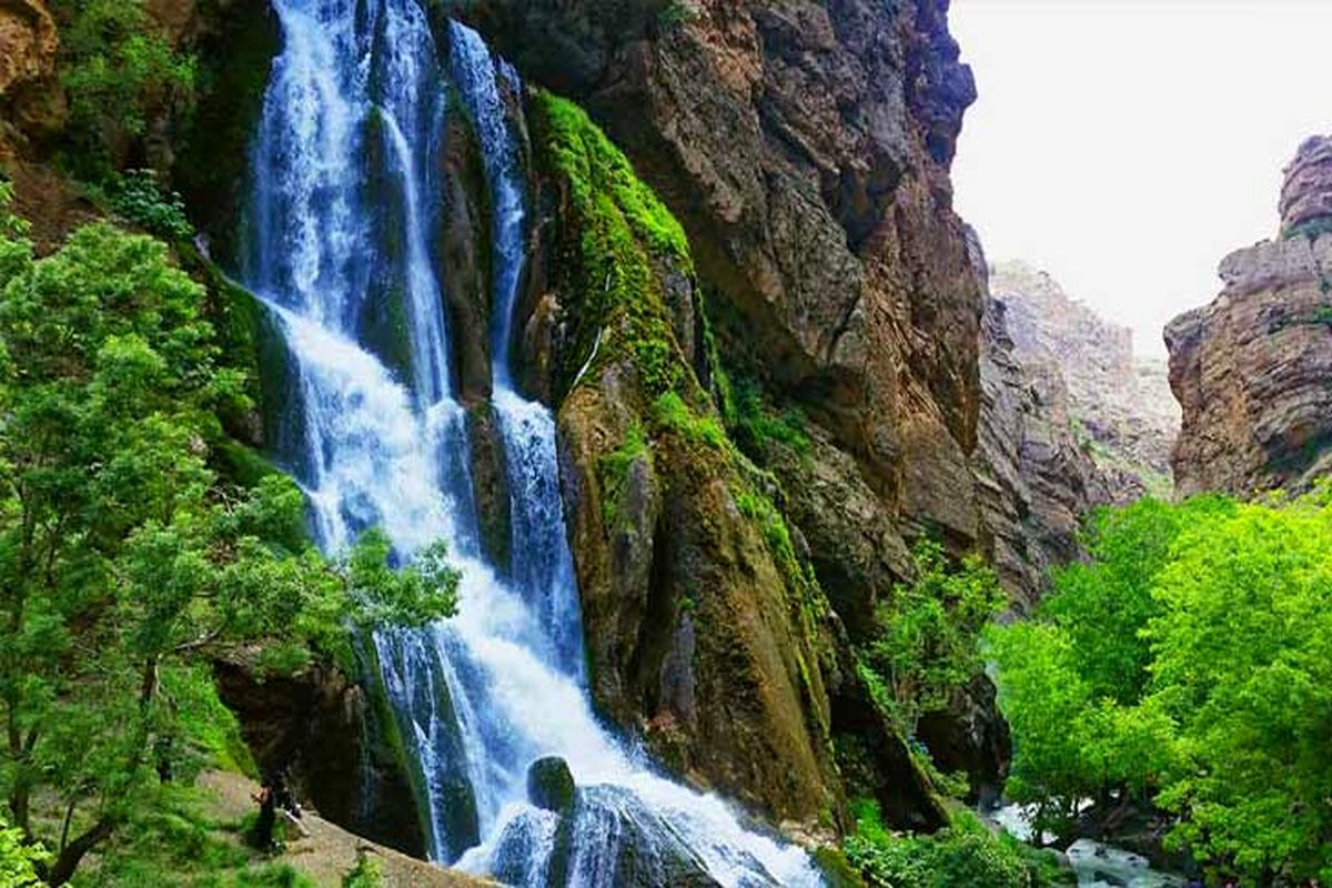 آبشار « آب سفید» الیگودرز عروس آبشارهای ایران