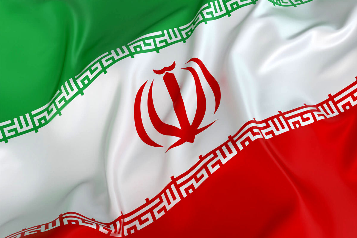 اهتزاز پرچم جمهوری اسلامی ایران در فلکه دوم نیروی هوایی