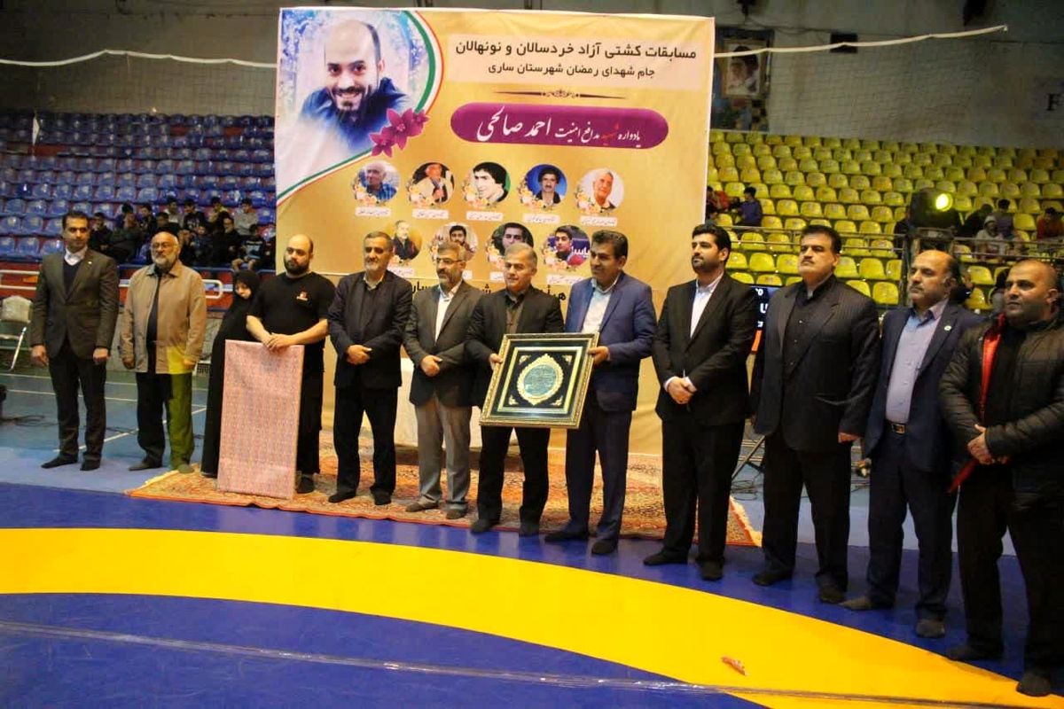 مراسم تجلیل از خانواده شهید مدافع امنیت احمد صالحی و پیشکسوتان عرصه ورزش کشتی برگزار شد