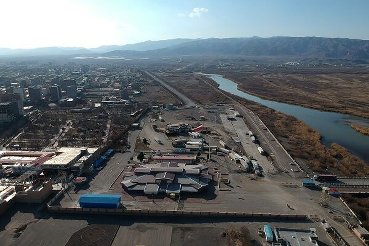 افزایش ۴۲ درصدی تردد وسائط نقلیه سنگین باری از پایانه مرزی جلفا در سال۱۴۰۱