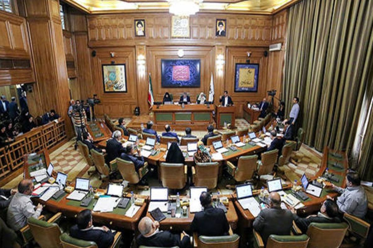 بررسی حقوق ۴۶ میلیونی رئیس حراست شورای شهر در صحن شورا