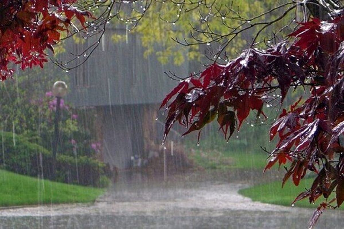 بارش باران در محورهای برون‌شهری تهران و ۱۲ استان کشور