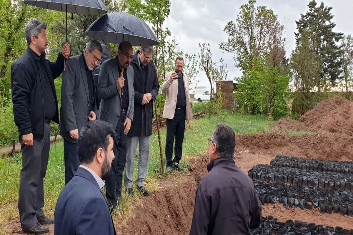 نماینده قزوین از نهالستان سبحان در تاکستان بازدید کرد