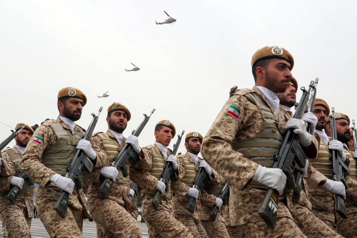 ارتش نماد اقتدار نظام اسلامی است