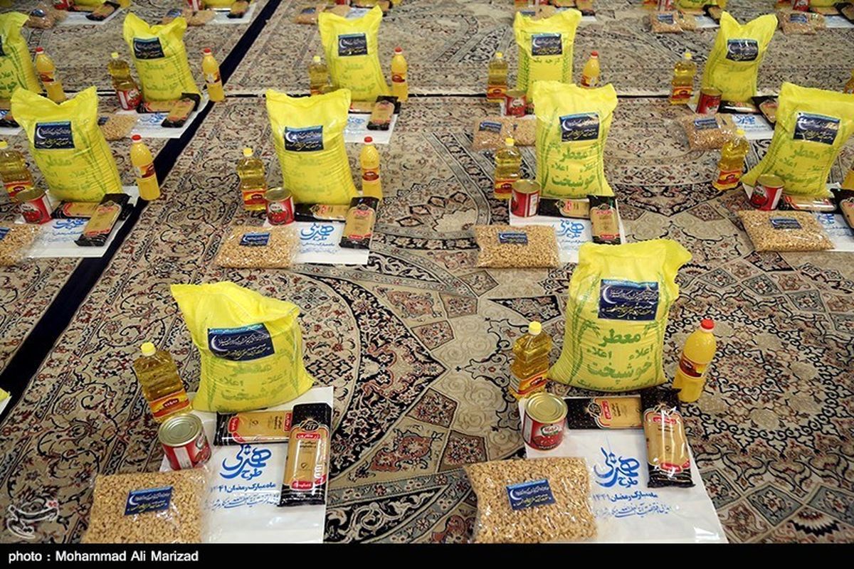 توزیع بسته های کمک مومنانه در منطقه ۱۳ با اجرای طرح کرامت علوی