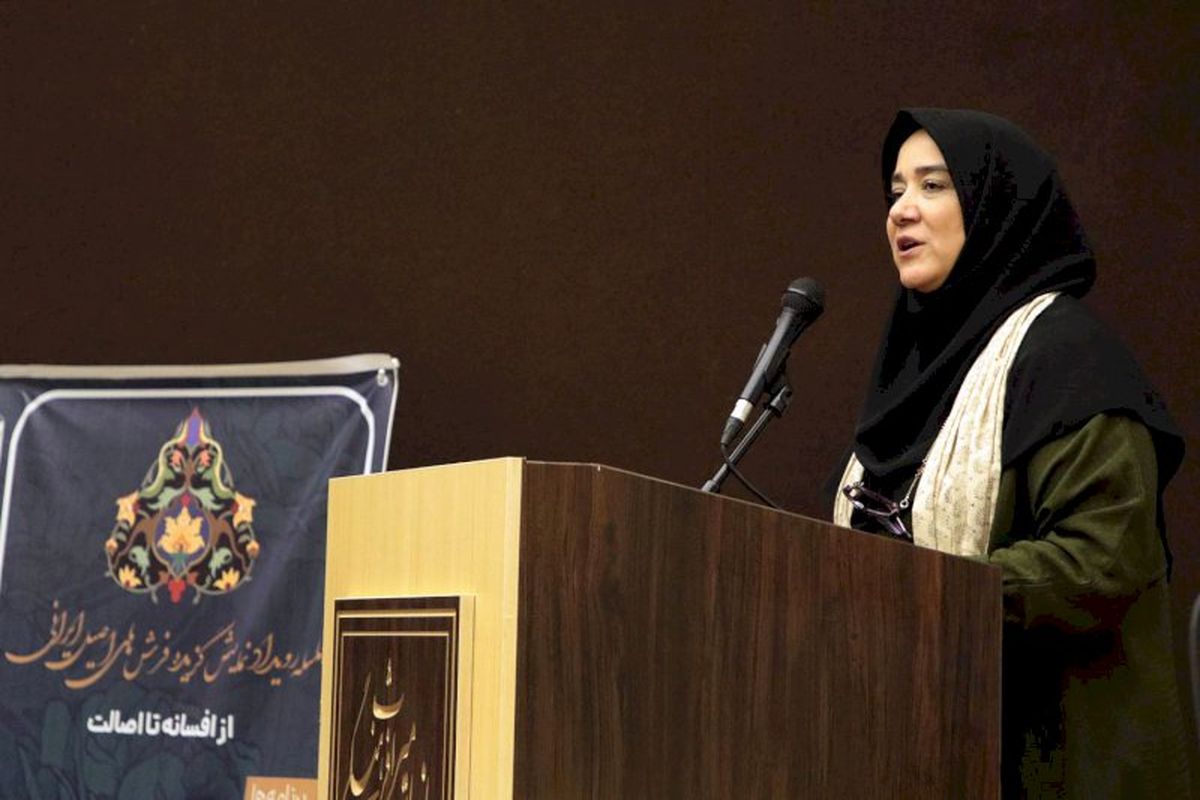 همگرایی فرهنگی باید میان فرش به عنوان صنعت مادر و صنایع‌دستی ایجاد شود