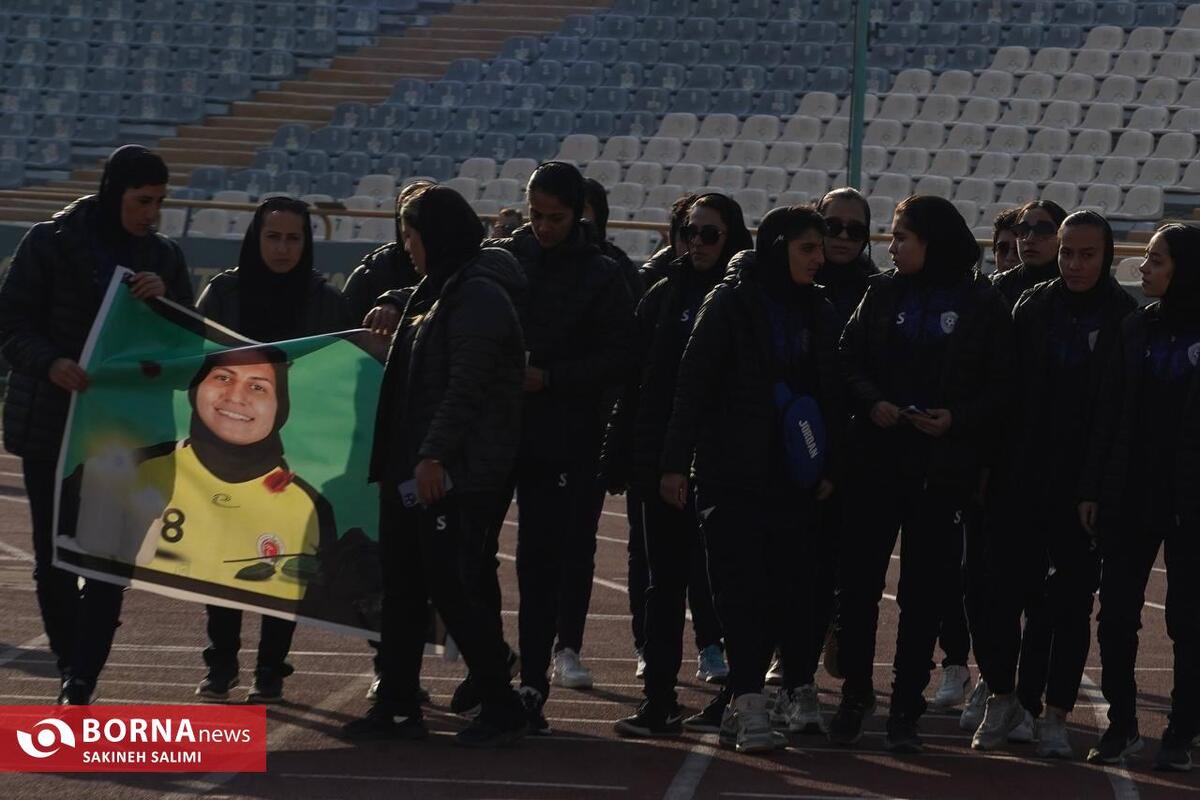 تشییع پیکر ملیکا محمدی در ورزشگاه آزادی -۱