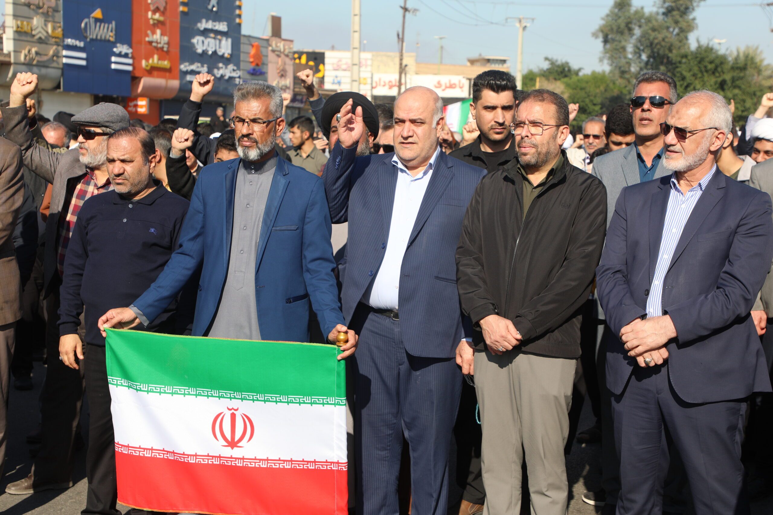 استاندار خوزستان: خون شهدا در قلب ملت به جوش آمده است / ریشه داعشیان را بر می چینیم استاندار خوزستان: خون شهدا در قلب ملت به جوش آمده است / ریشه داعشیان را بر می چینیم