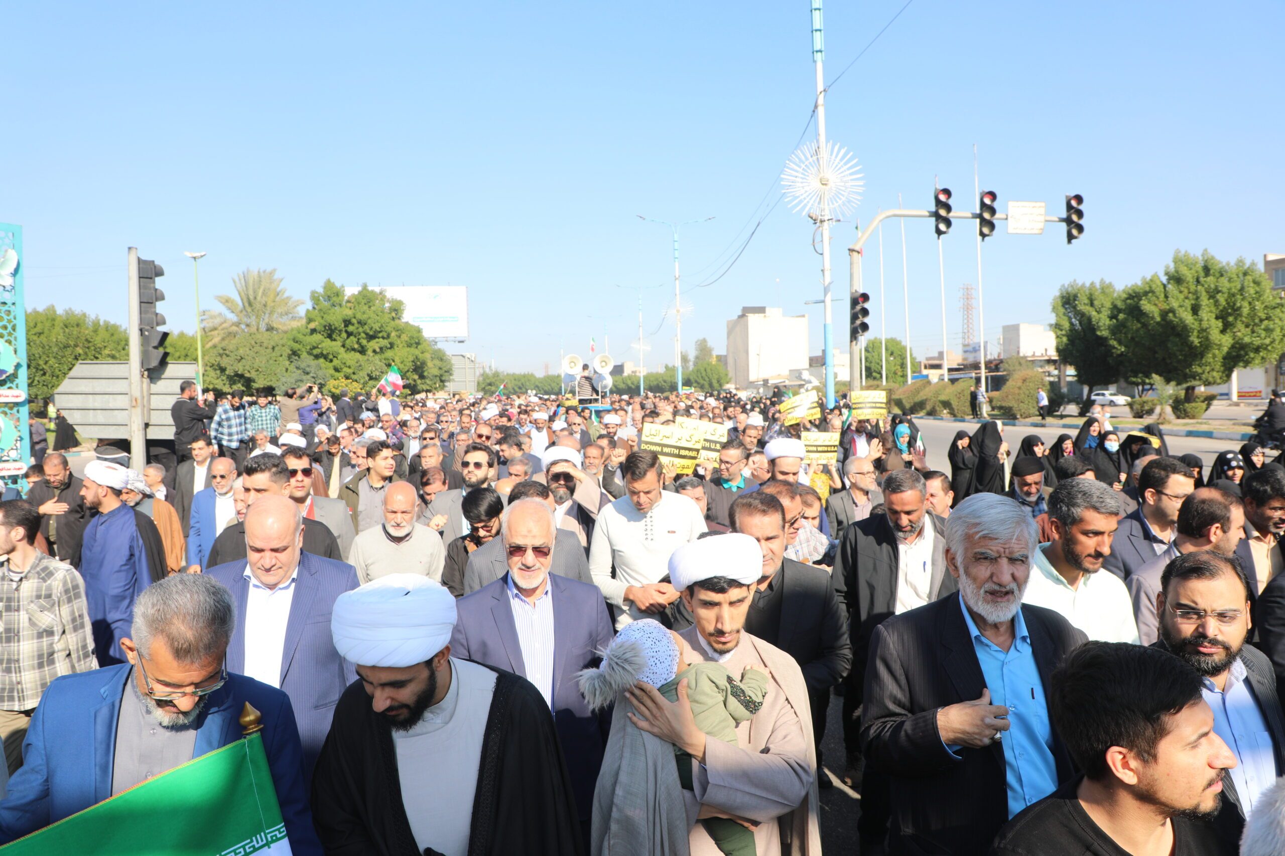 استاندار خوزستان: خون شهدا در قلب ملت به جوش آمده است / ریشه داعشیان را بر می چینیم استاندار خوزستان: خون شهدا در قلب ملت به جوش آمده است / ریشه داعشیان را بر می چینیم