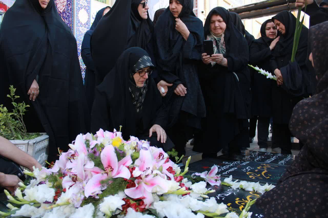 ادای احترام معاون وزیر ورزش و مدیرکل ورزش کرمان به مقام شامخ سردار شهید حاج قاسم سلیمانی