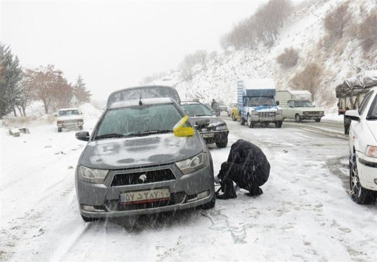 ممنوعیت ورود خودرو‌های بدون زنجیر چرخ به محور‌های برف گیر