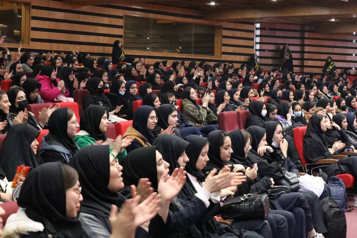 آغاز به کار نمایشگاه دانش آموزی ایران به پیش در مجتمع ایوان ری