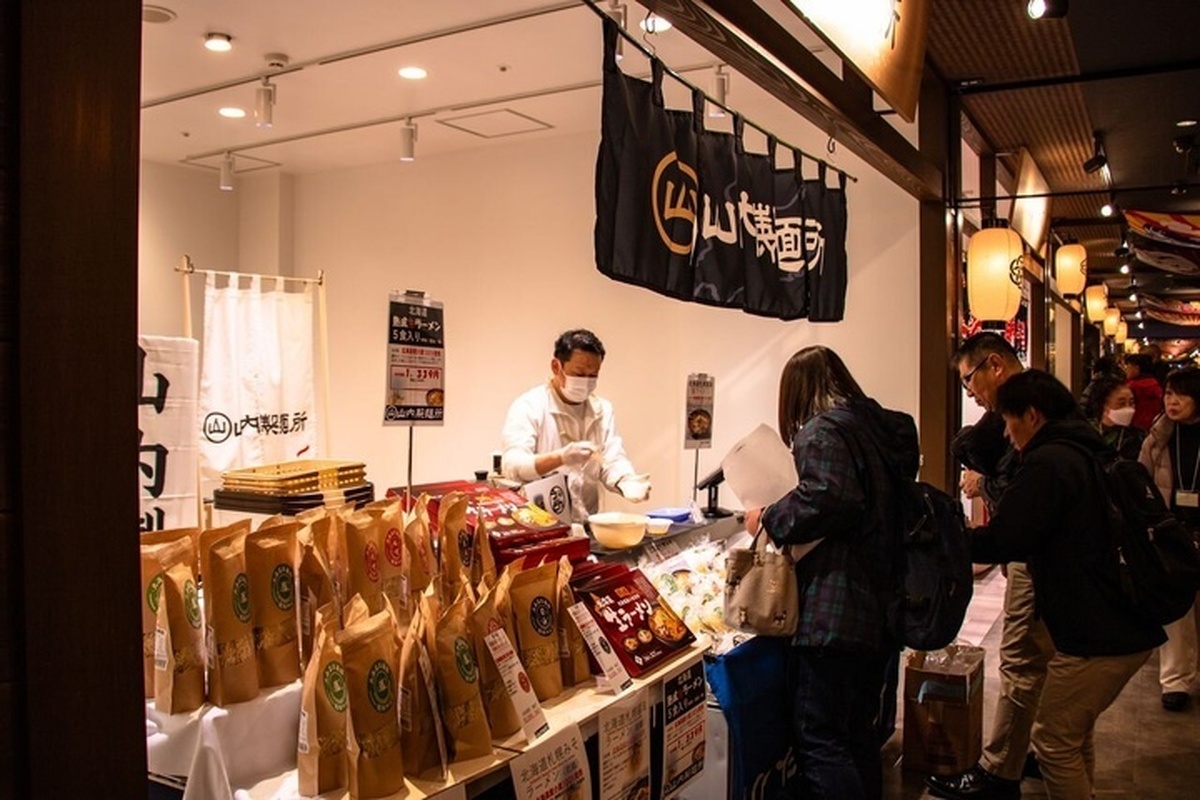 افتتاح خیابان غذای سامورایی، راه‌حل توکیو برای رونق گردشگری غذا + عکس