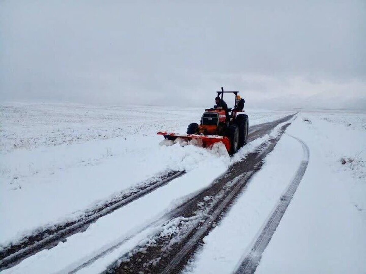مدیر کل راهداری و حمل جاده‌ای استان مرکزی:
۳۰۰۰ کیلومتر باند از راه‌های ارتباطی استان مرکزی برف‎روبی شد