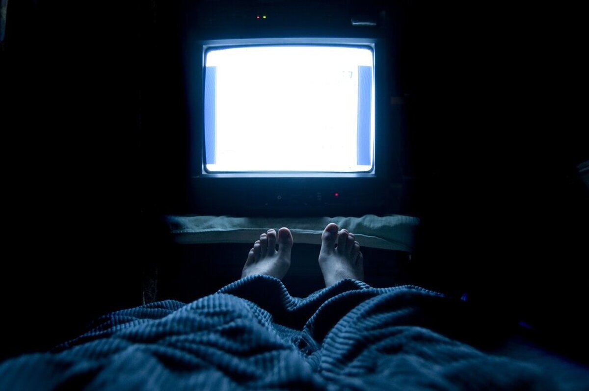 آیا شما هم برای خوابیدن به دیدن تلویزیون متکی هستید؟