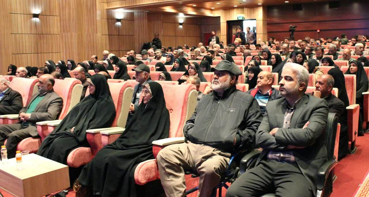 همایش تجلیل از ایثارگران و خادمان شهدا در قزوین برگزار شد همایش تجلیل از ایثارگران و خادمان شهدا در قزوین برگزار شد