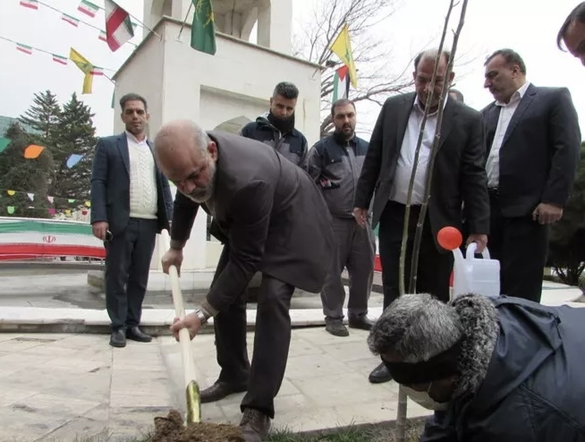 وزیر کشور و استانداران در روز درختکاری نهال غرس کردند