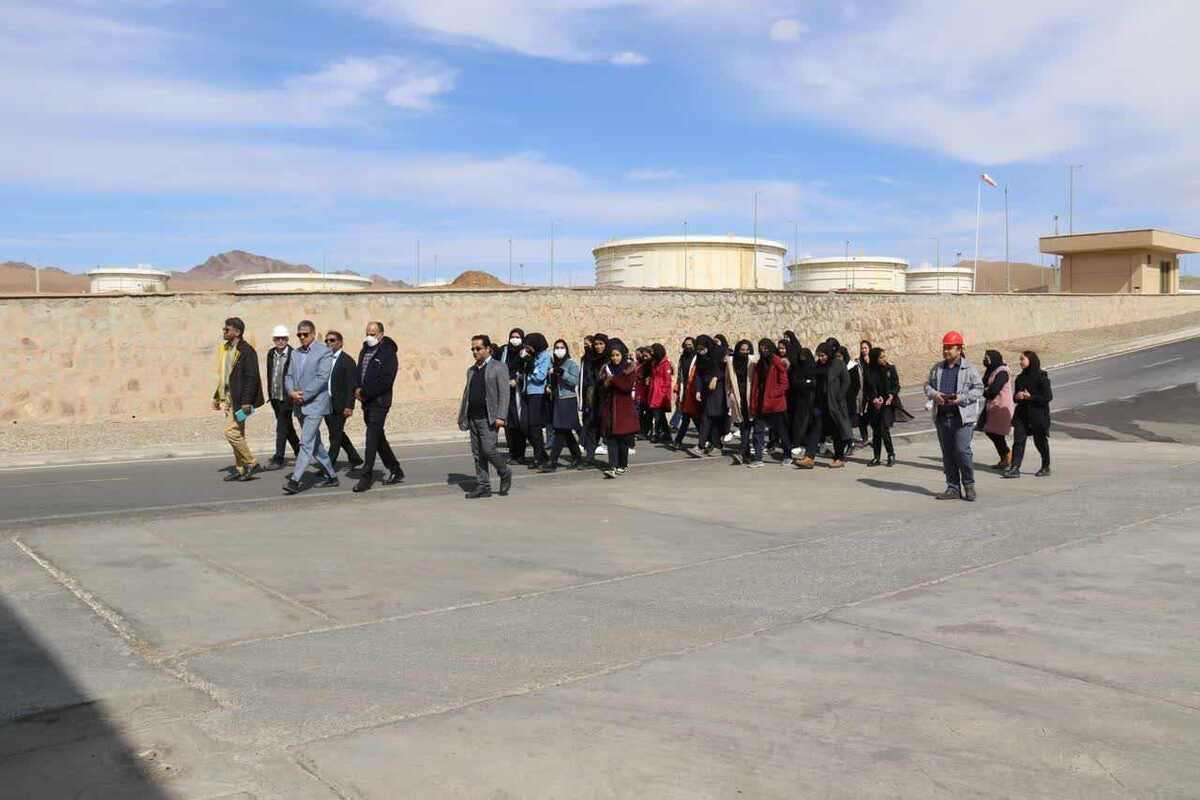 اردوی «راهیان پیشرفت» روز جوان در مخازن نفت شهید سلیمانی