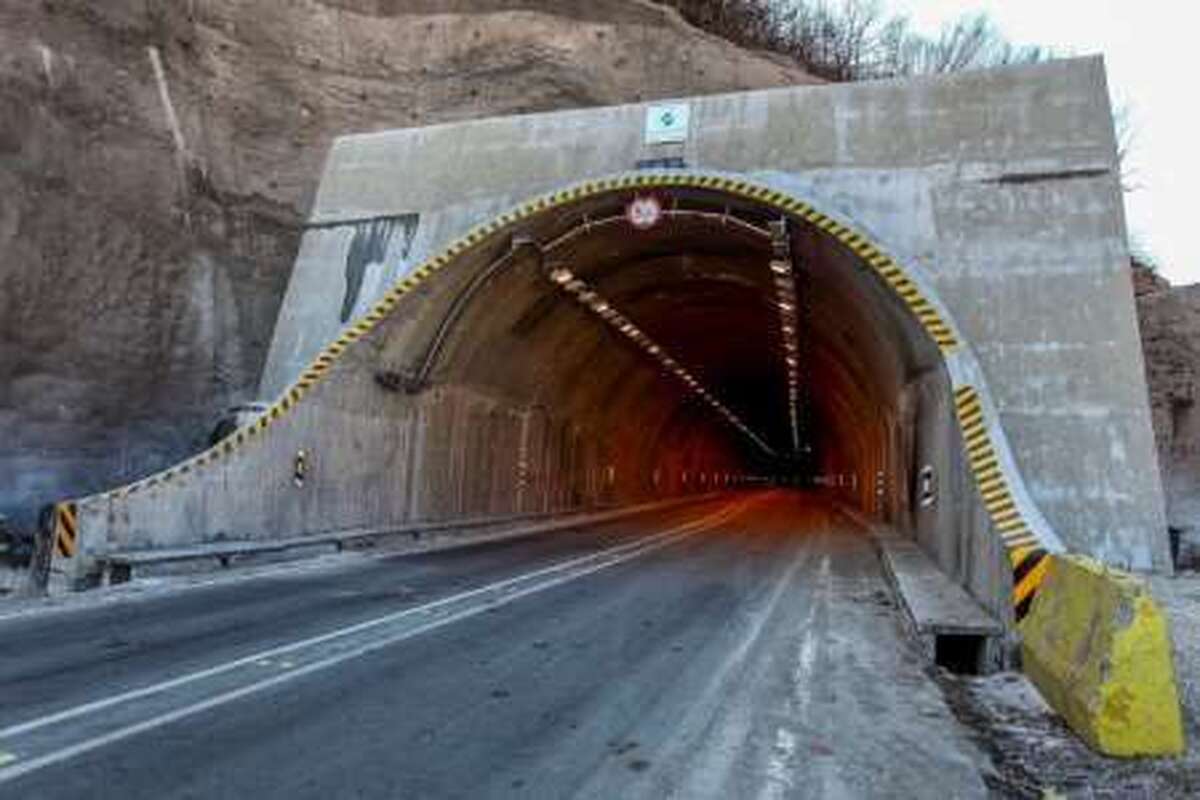 تونل شماره یک ایلام مهران زیر بار ترافیک رفت