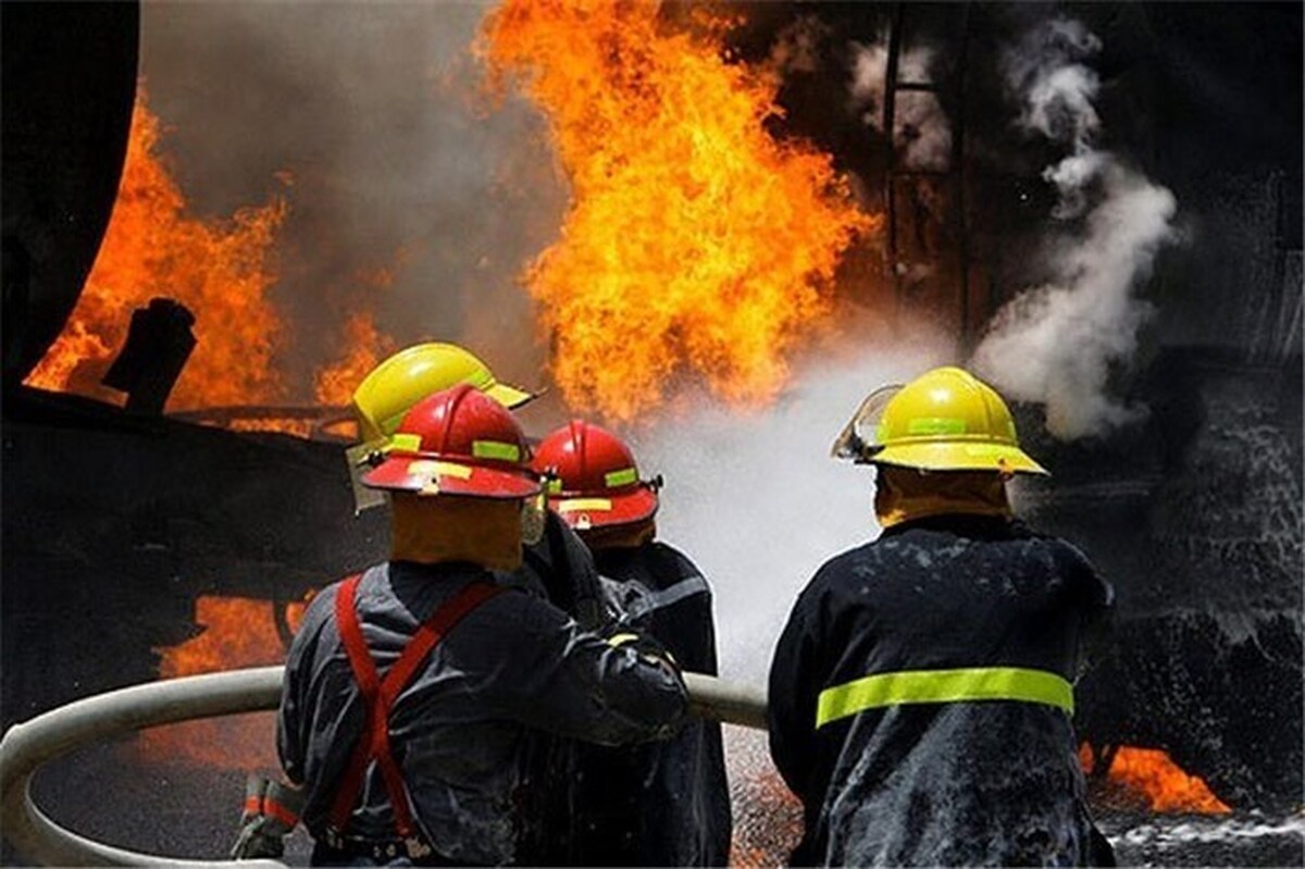 نجات دوقلوی ۶ ماهه از آتش ساختمان میدان ولیعصر توسط آتش‌نشانان