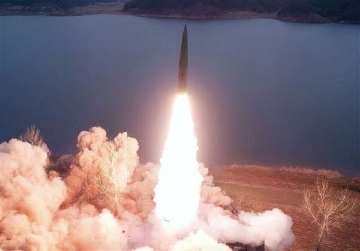 کره شمالی همزمان با سفر وزیر خارجه آمریکا موشک بالستیک آزمایش کرد