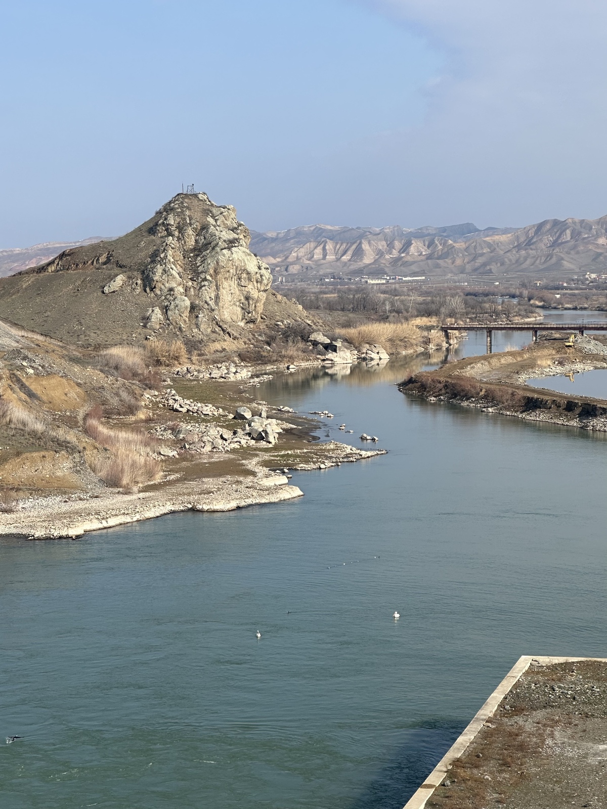 آب های نیل گون درياچه سدقيز قلعه سي تجربه جدیدی از گردشگری آذربایجان شرقی 
